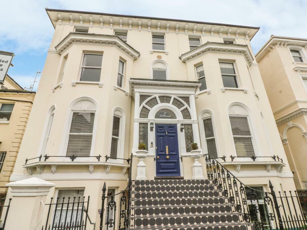 Saltwood Apartment Eastbourne Bagian luar foto