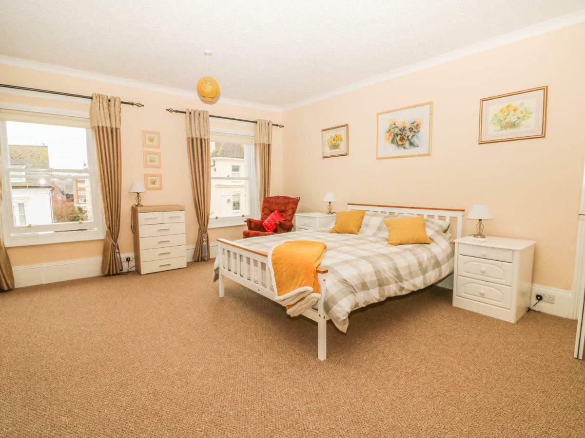 Saltwood Apartment Eastbourne Bagian luar foto