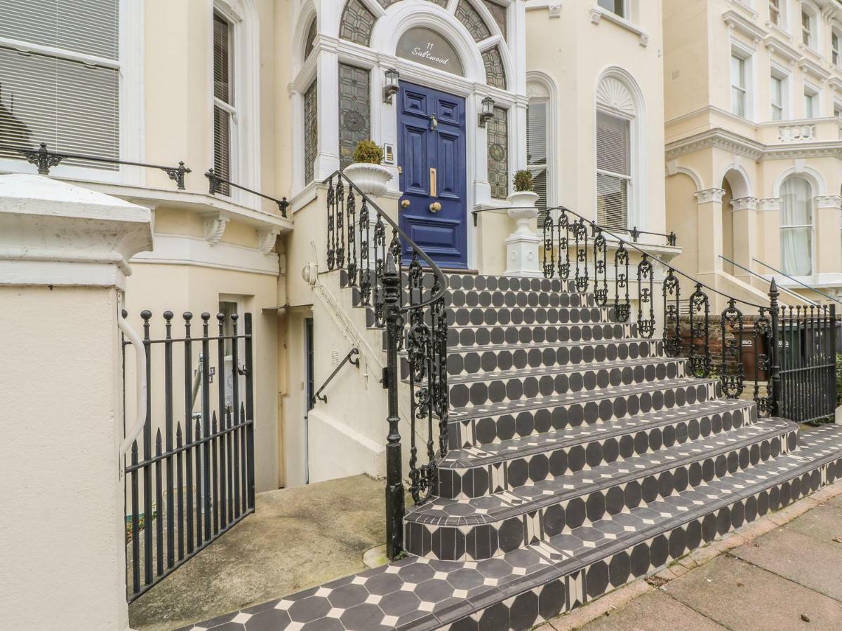 Saltwood Apartment Eastbourne Bagian luar foto