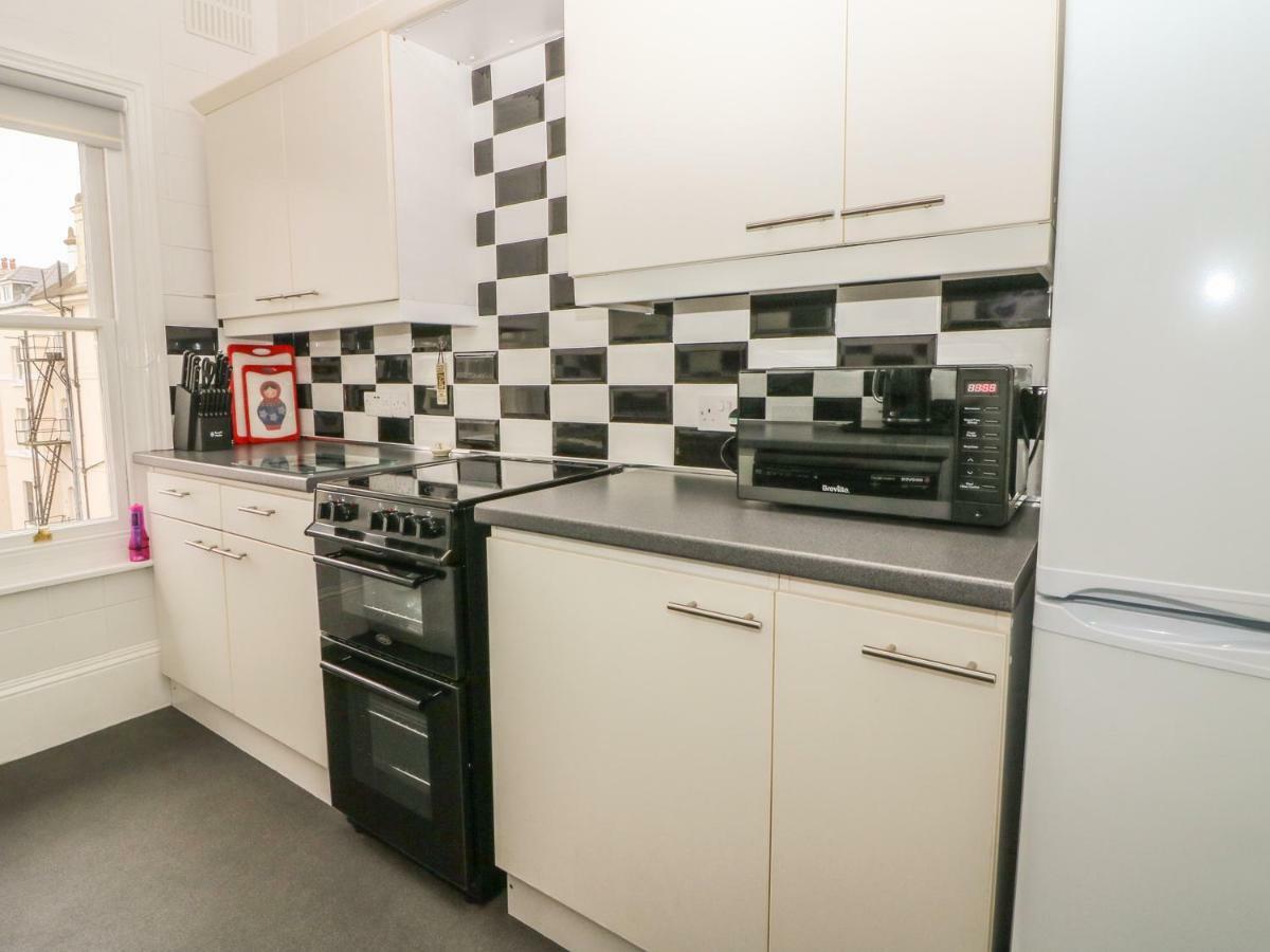 Saltwood Apartment Eastbourne Bagian luar foto