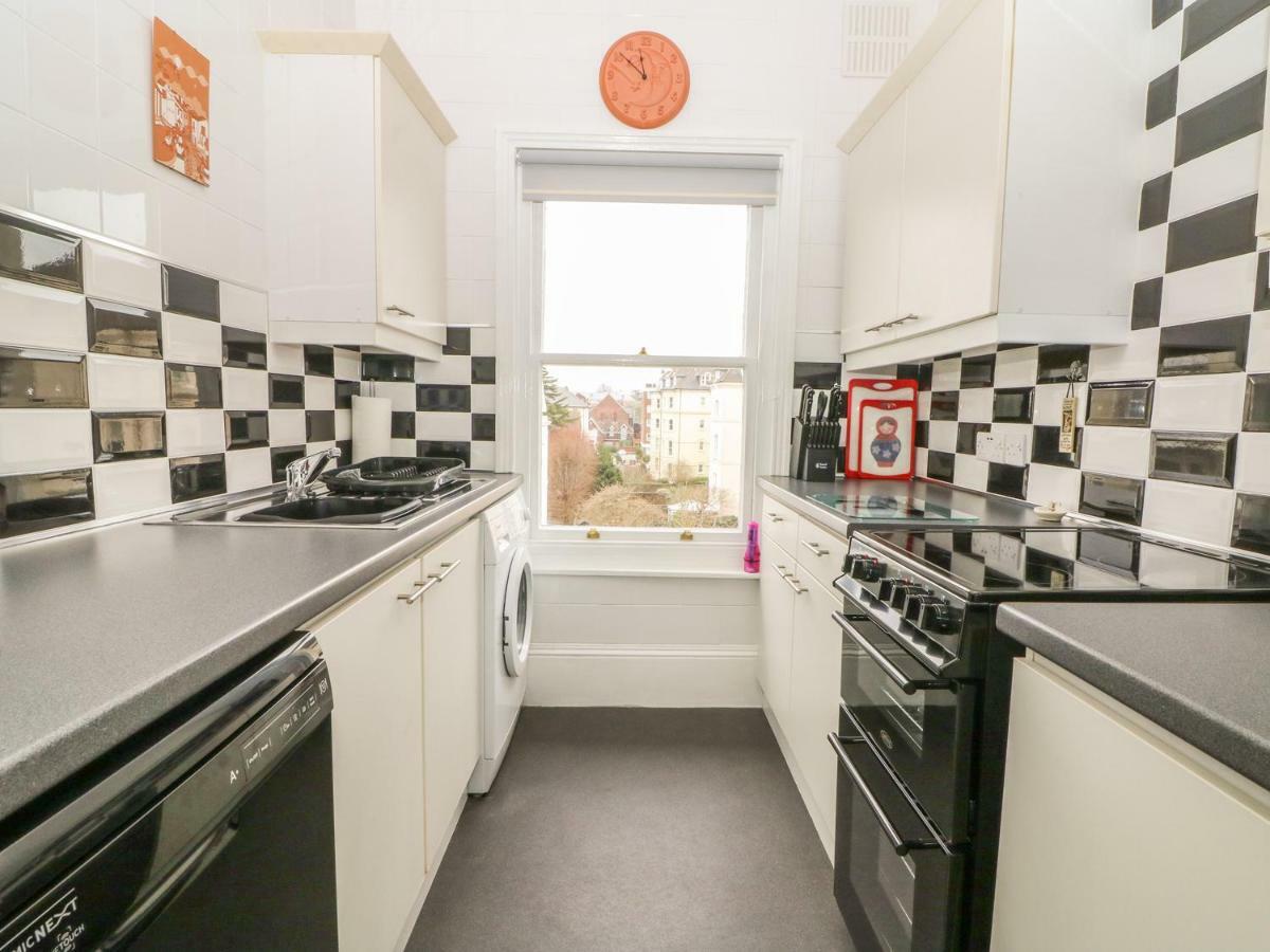 Saltwood Apartment Eastbourne Bagian luar foto