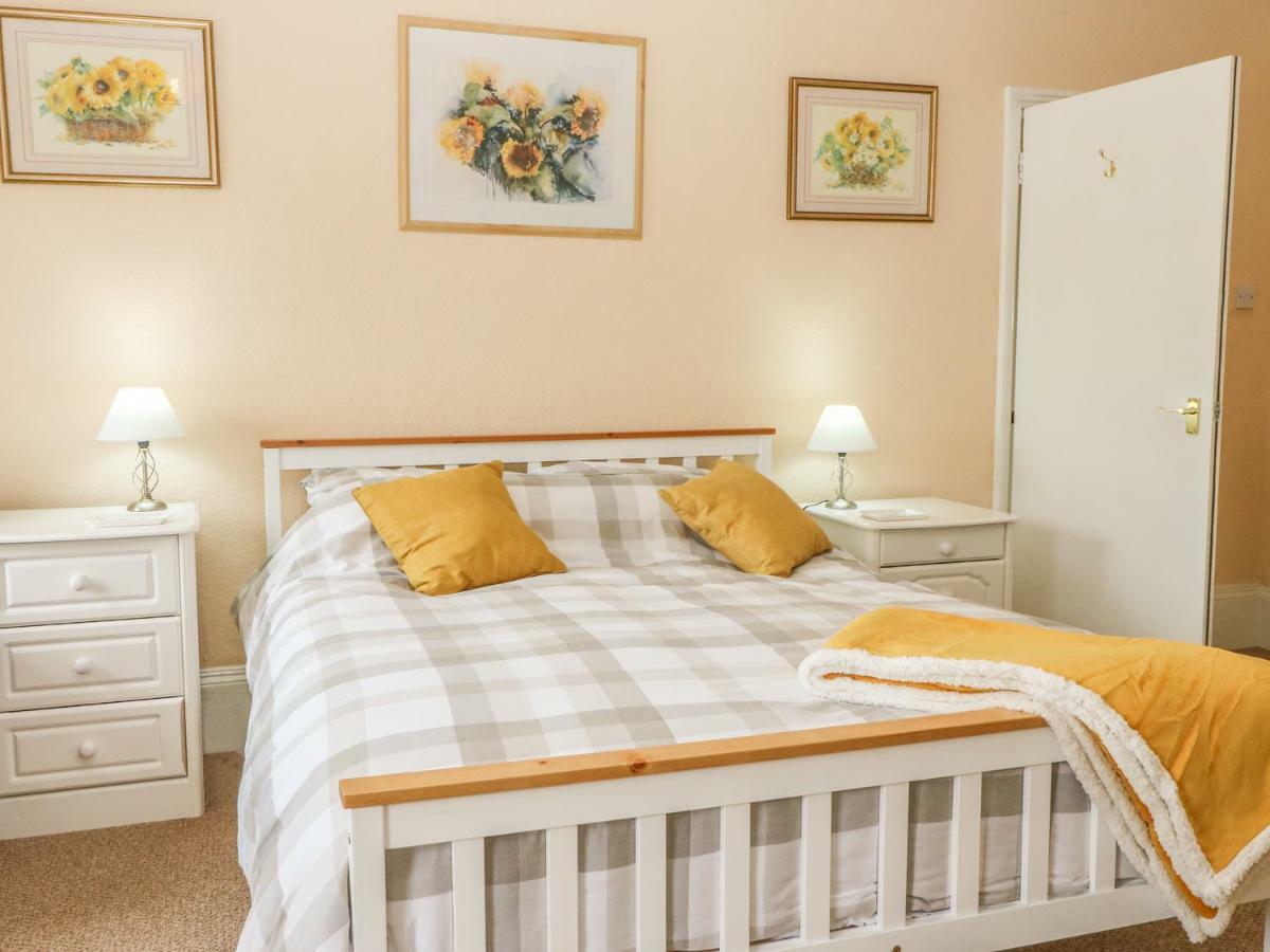 Saltwood Apartment Eastbourne Bagian luar foto
