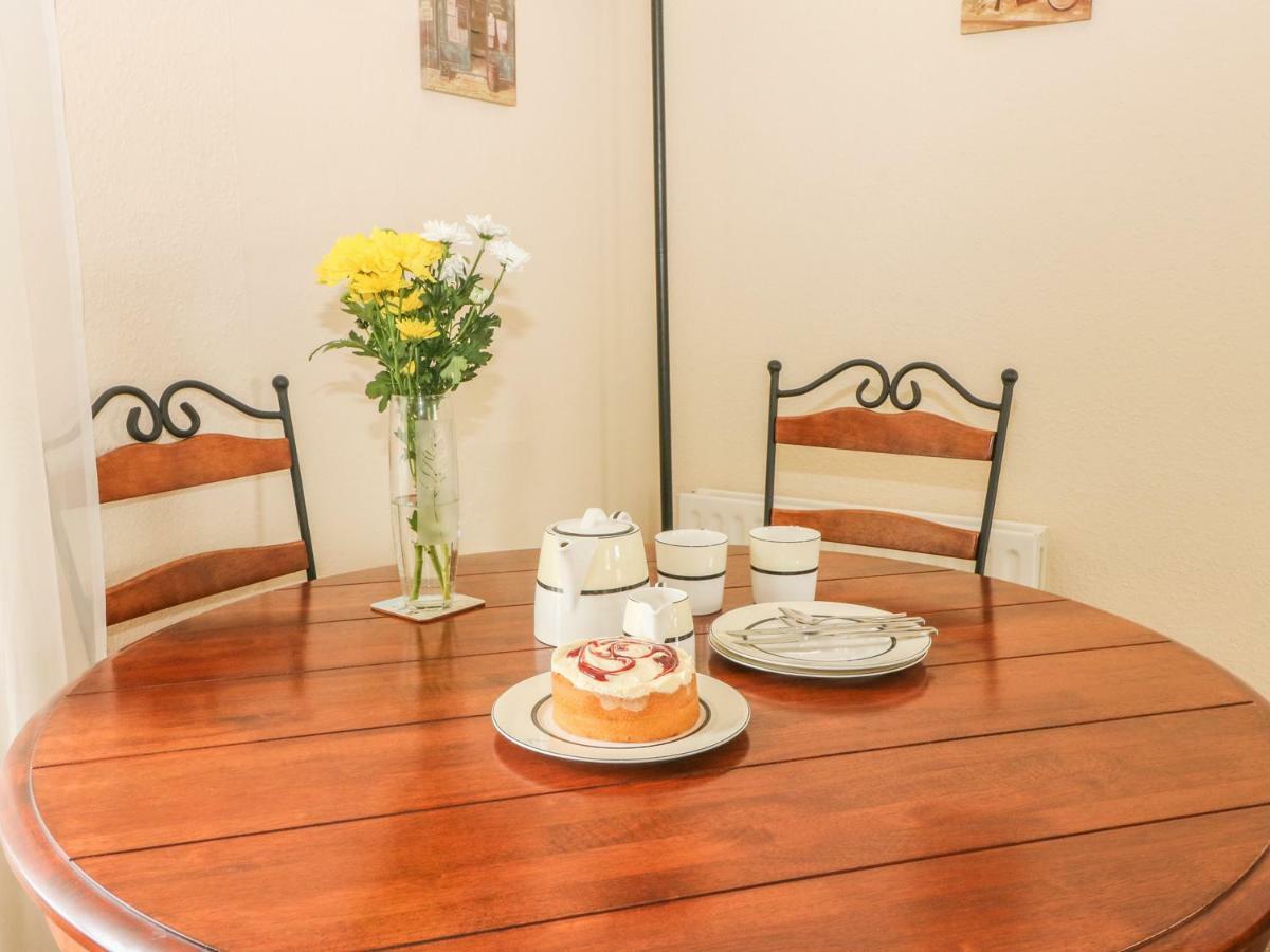 Saltwood Apartment Eastbourne Bagian luar foto