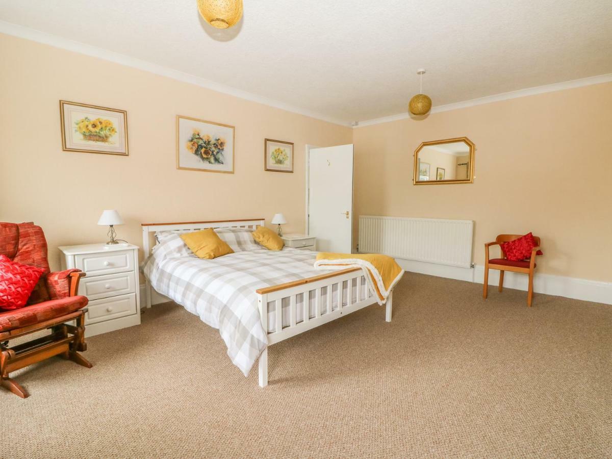 Saltwood Apartment Eastbourne Bagian luar foto